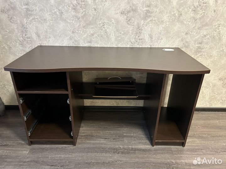 Компьютерный стол (без ящиков)