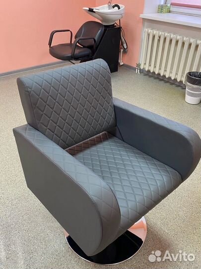 Парикмахерское кресло