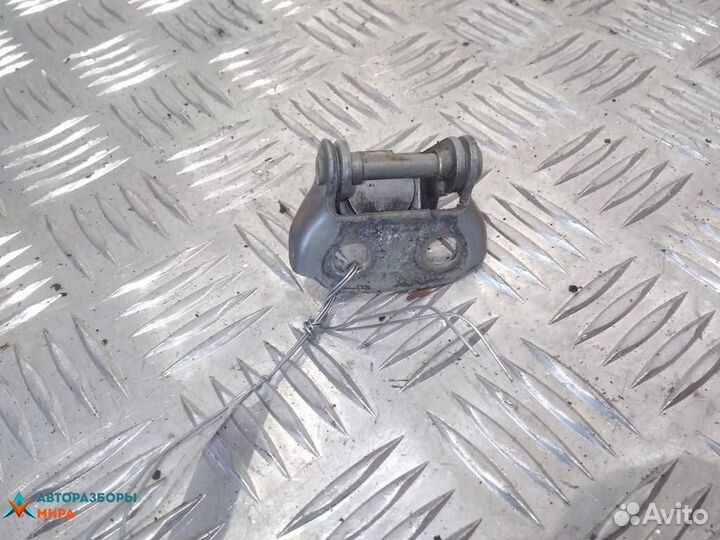 Петля крышки багажника Mazda 2 DE 2009 D35062210B