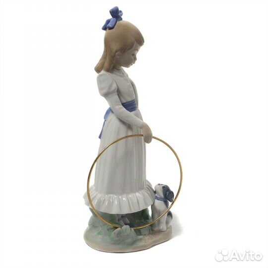 Фарфоровая фигура Девочка с щенком. NAO by Lladro