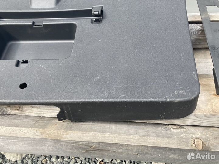 Обшивка двери багажника Opel Zafira B 1.8