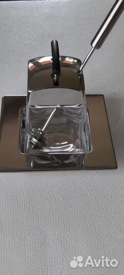 Стеклянная банка для меда Германия