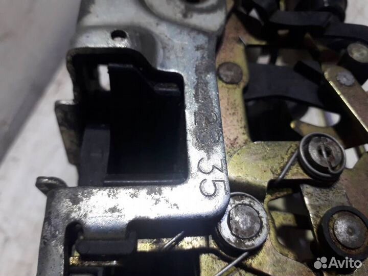 Замок двери передней правой