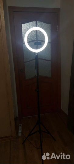Кольцевая лампа 26 см со штативом
