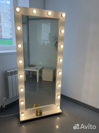 Гримерное зеркало с лампочками, с подставкой