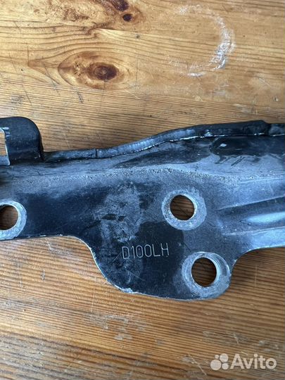 Левая петля капота Ssang Yong Kyron DJ