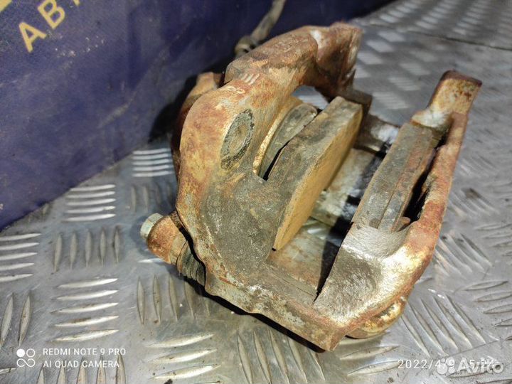 Суппорт тормозной передний правый Renault Scenic 1