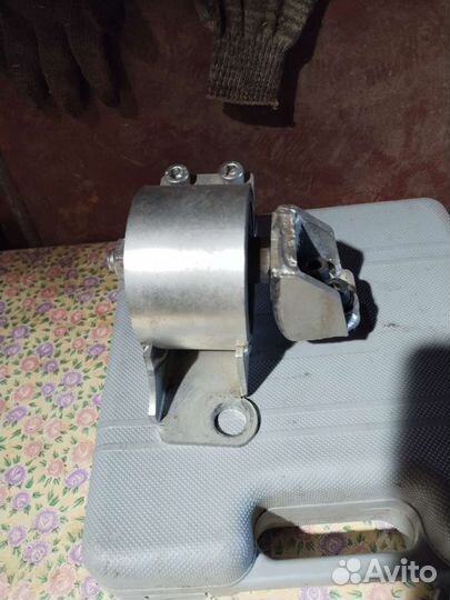 Гидроoпорa двигатeля правая для Lаda Vestа