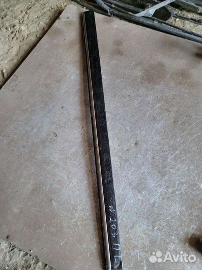 Накладка крышки багажника на Mercedes W210