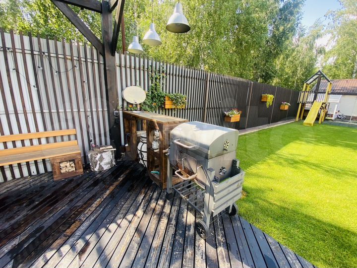 Дом 305 м² на участке 12 сот.