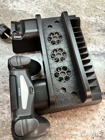 Игровая приставка ps4 pro 1tb