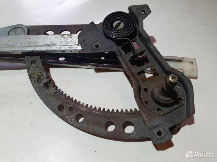 Стеклоподъемник задний правый Bmw 7 E23