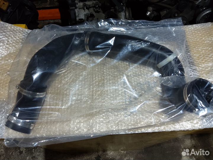 Патрубок интеркулера Land Rover Freelander 2 2.2