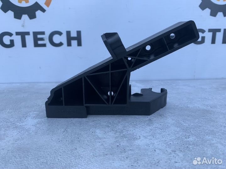 Кронштейн усилителя бампера Mercedes A2056207500