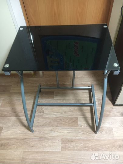 Компьютерный стол стеклянный