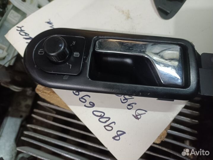 Ручка двери передней левой Volkswagen Passat B5 +