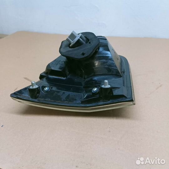 Фонарь задний правый Mitsubishi Outlander 2