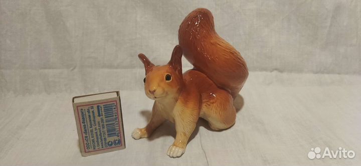 Фарфоровая статуэтка Белка