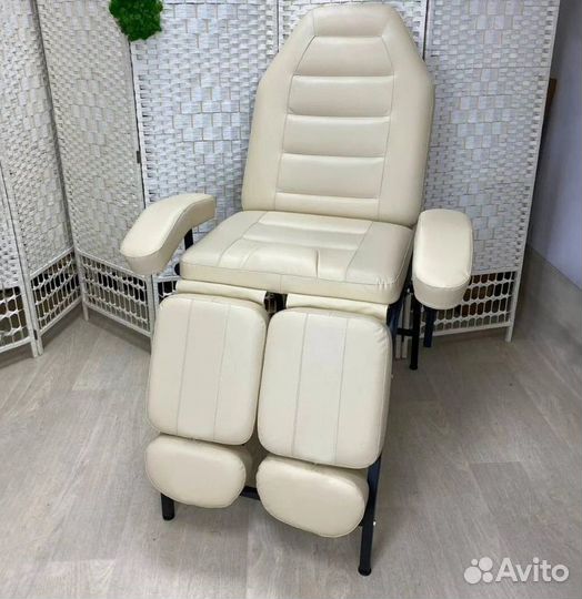 Стул для мастера педикюра, косметолога