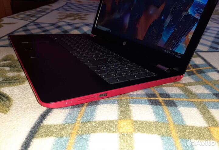 HP 15.6/DDR4-4Gb/Sdd240Gb/Amd Radeon R2 2Gb