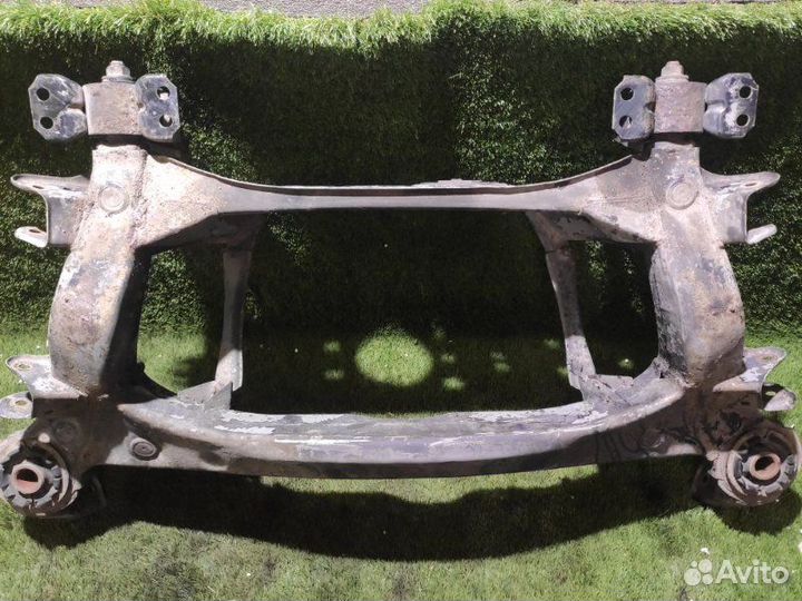 Балка подвески задняя Toyota Mark 2