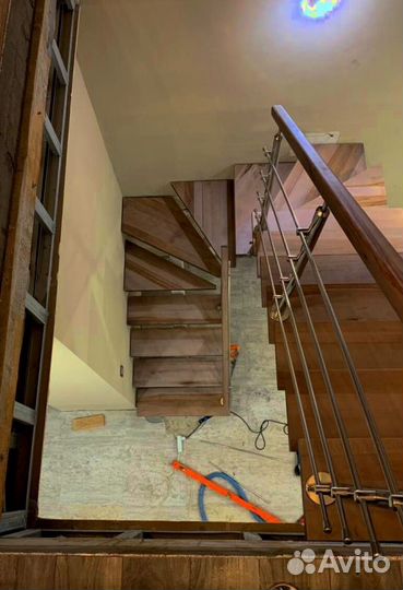 Лестница с забежными ступенями в коттедж