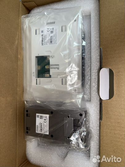 Комплект IP видеодомофона DS-D100ikwf(B)