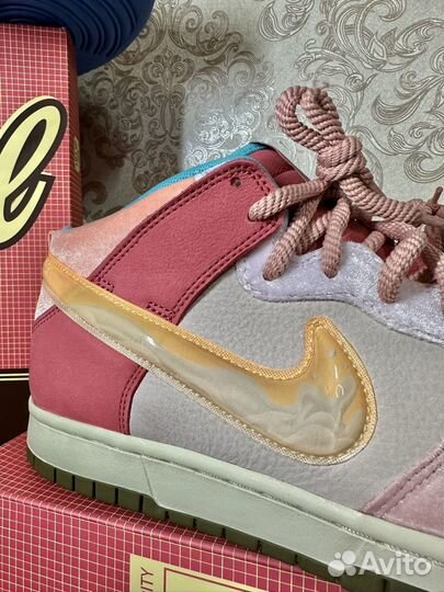 Nike Dunk Stawberry Milk x Social Status