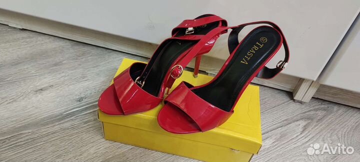 Босоножки женские 39 размер