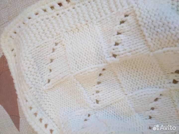 Плед для малыша вязаный