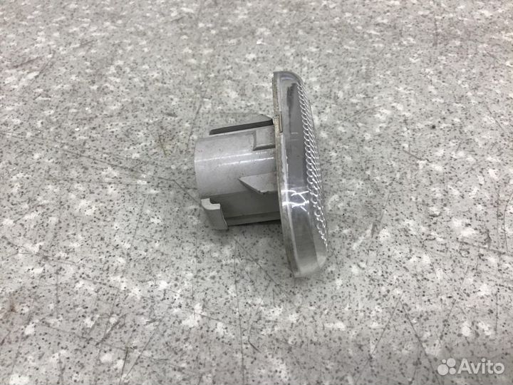 Повторитель на крыло правый белый VAZ LADA Largus