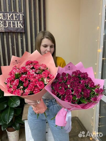 Доставка цветов. 15 кустовых роз микс в упаковке