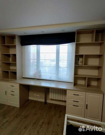 Рабочая зона в углу у окна