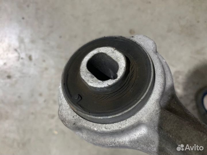 Рычаг продольный передний правый Mercedes-Benz