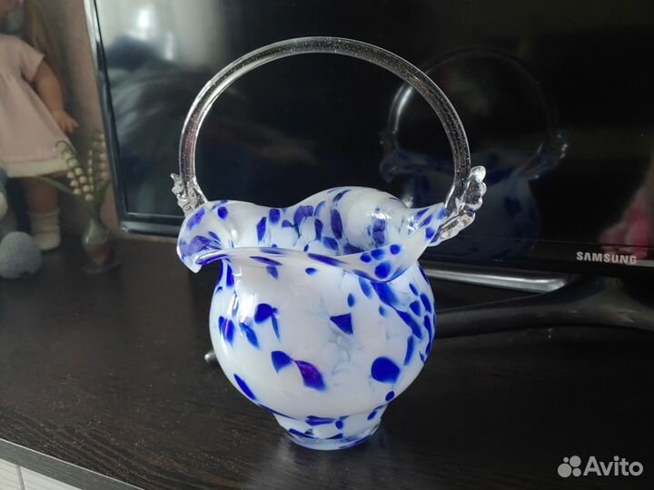 Ваза из цветного стекла