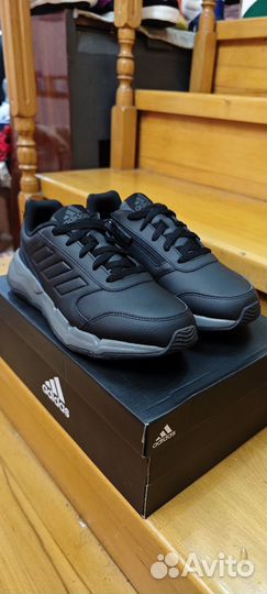 Кроссовки Adidas 39.5 и 40 размер оригинал