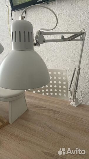Лампа для мастера маникюра на струбцине