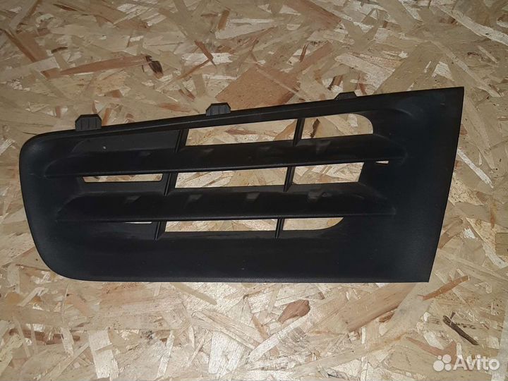 Решетка радиатора левая Renault Megane