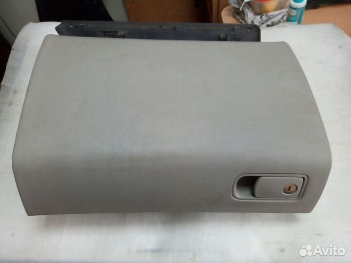 Kia Opirus - бардачок Б/У