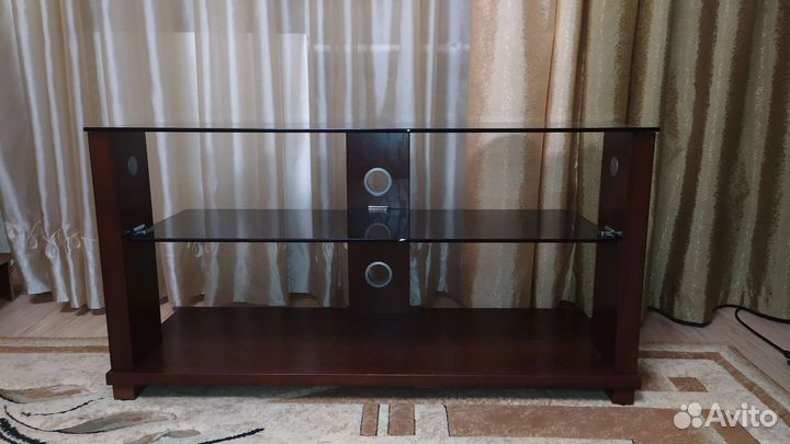 Стеклянная тумба под телевизор