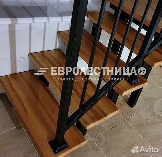 Лестница на металлокаркасе