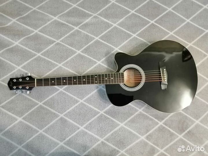 Акустическая гитара