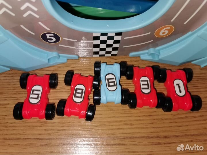 Трек с машинками, весёлые гонки