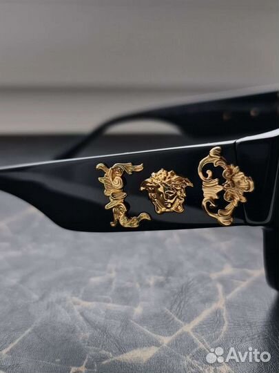 Солнцезащитные очки versace