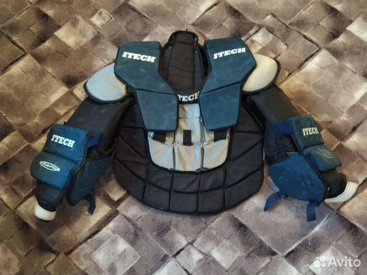 Нагрудник хоккейный вратарский