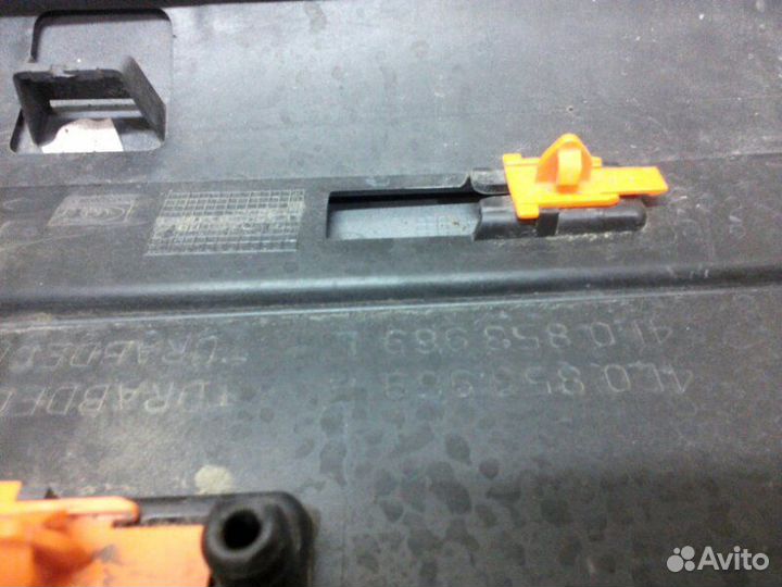 Молдинг на дверь задний левый Audi Q7 4L 2005-2015