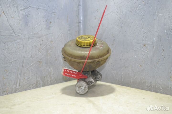 Главный тормозной цилиндр Audi 100