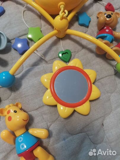 Музыкальный мобиль на кроватку жирафики