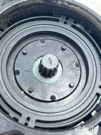 Моторчик стояночного тормоза задний Toyota Camry