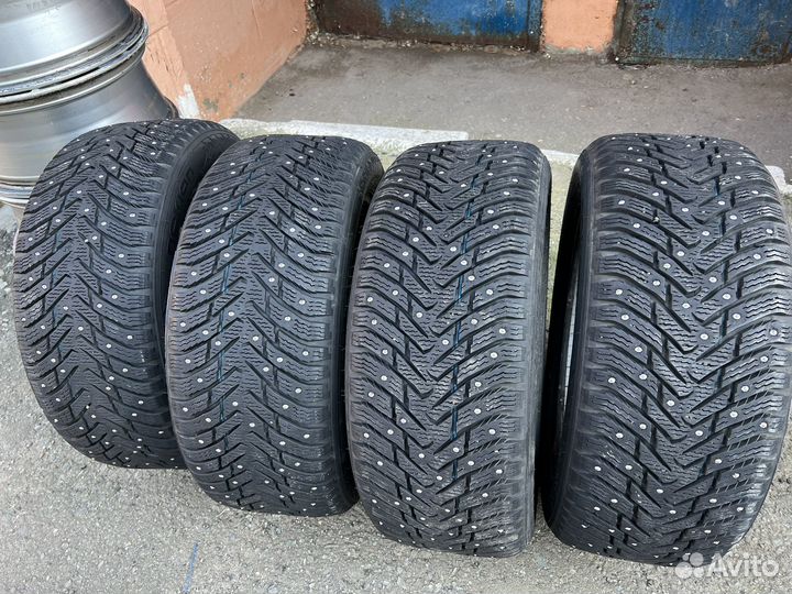 Nokian Tyres Hakkapeliitta 8 225/50 R17 98T